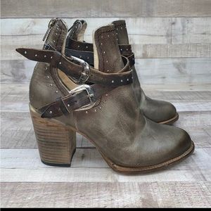 Free bird boots size 9